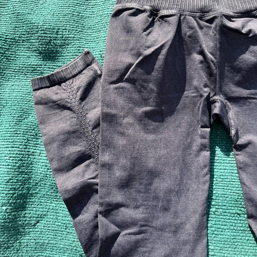 NWOT $70 Free People Good Karma 7/8 Leggings in Washed Black - Picture 8 of 10